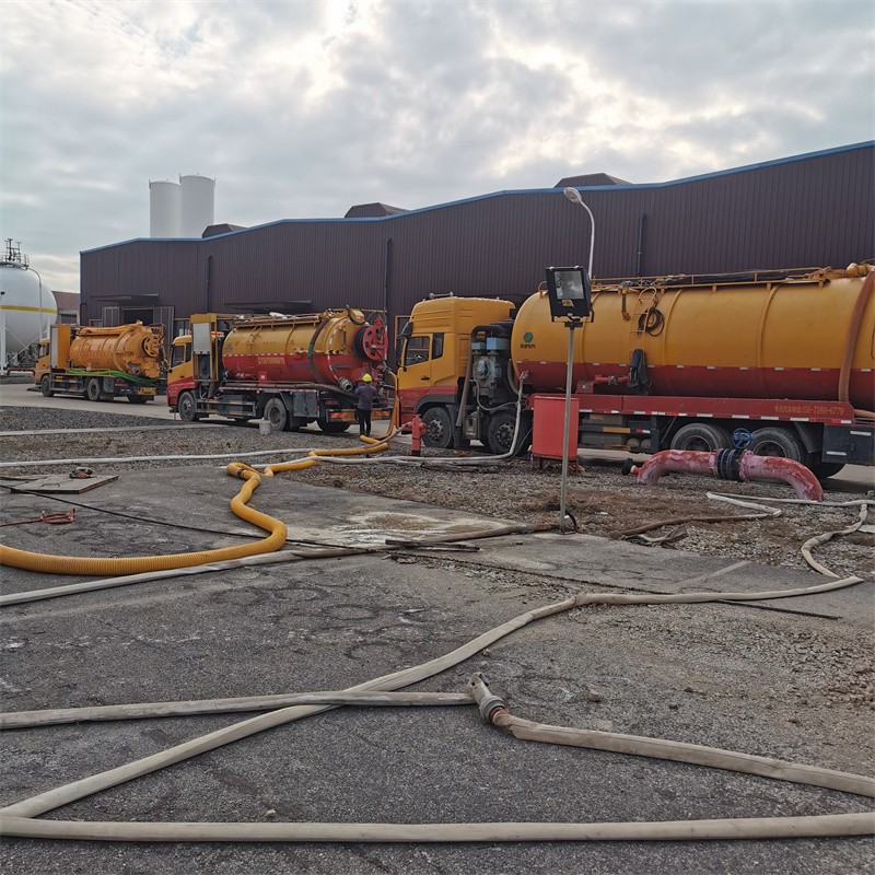 隆昌污水池清理